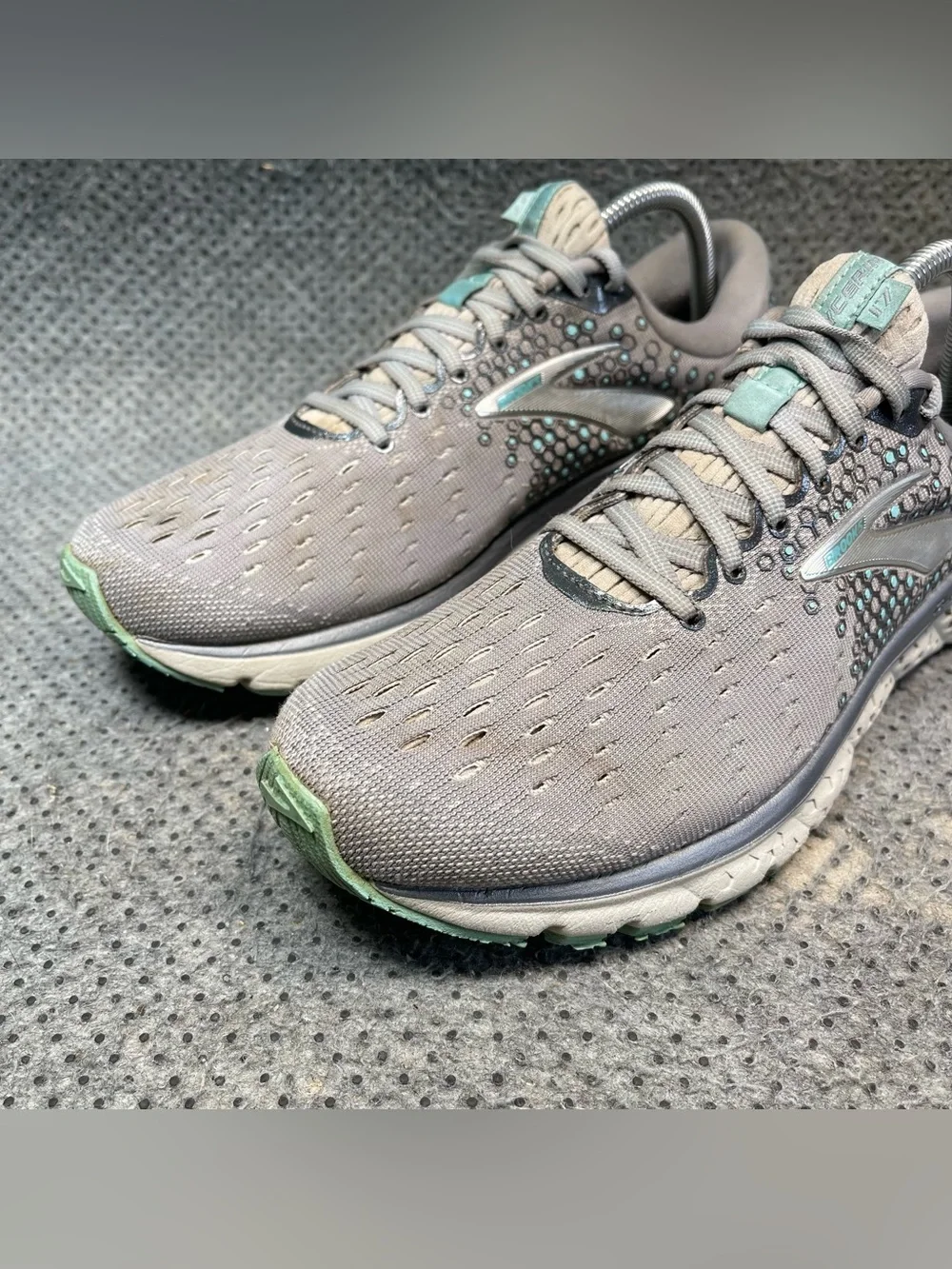 Brooks Glycerin 17 Grey Running Shoes Size 11 Women’s
